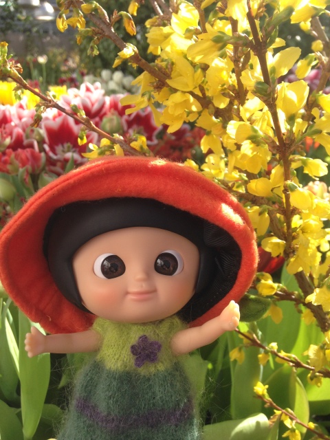 Яркие весенние краски и позитивный Mui-chan