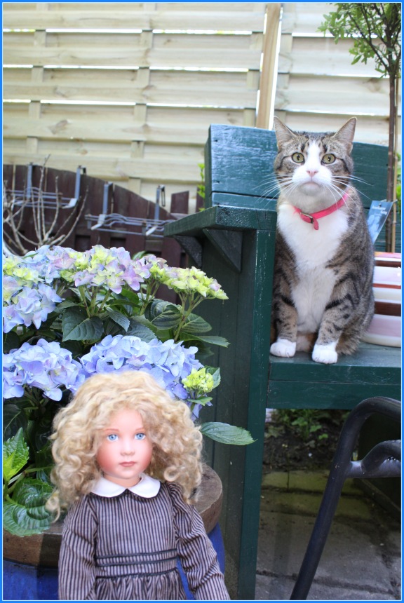 Sonja гуляет в саду. Коллекционная кукла от Helen Kish