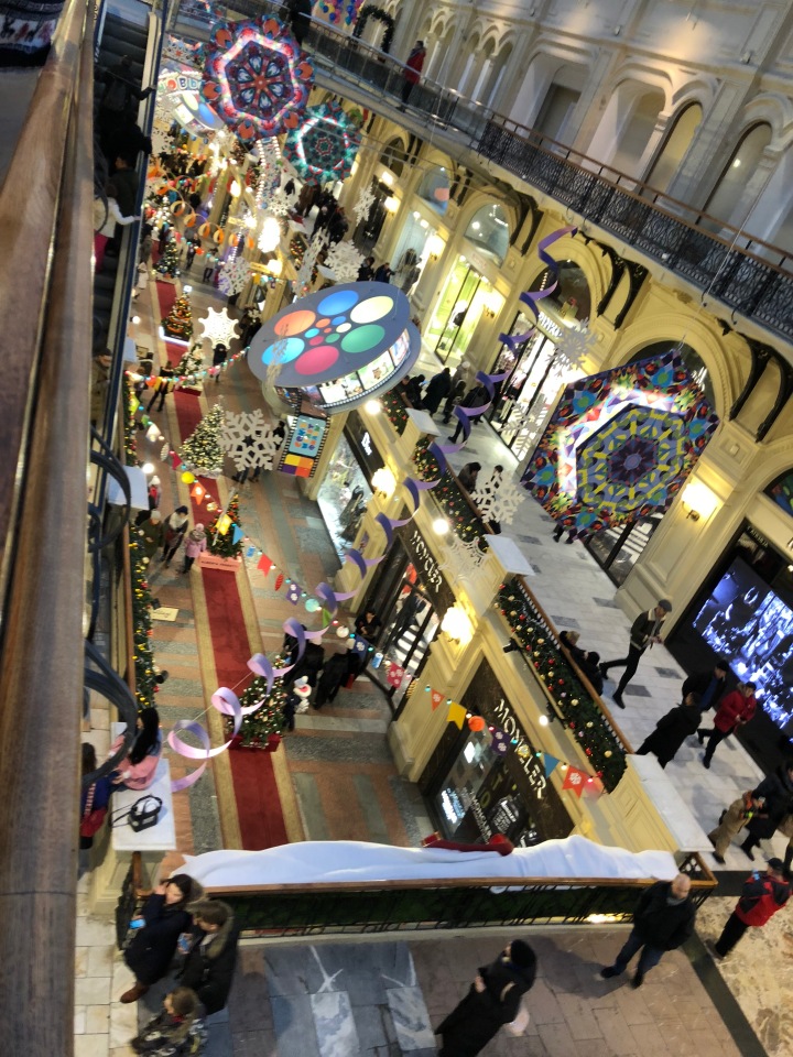 Москва предновогодняя... выставка новогодних елок в ГУМе - очень красиво