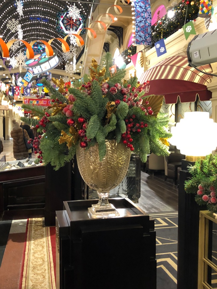 Москва предновогодняя... выставка новогодних елок в ГУМе - очень красиво