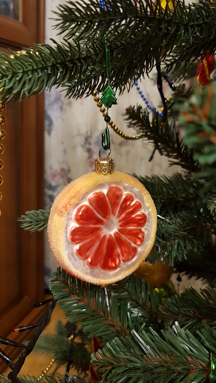 В степи родилась ёлочка, в жару она росла