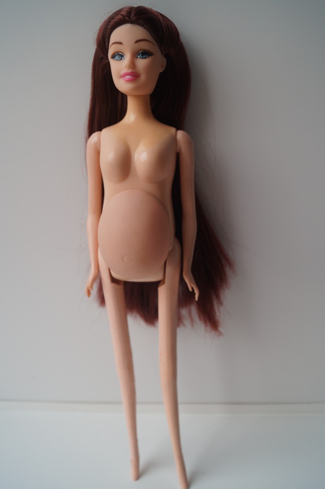 Вторая выписка октября. Машенька здорова. Кукла из лужи стала милашкой. Коровка замычала. Как поставить Лолочку на ножки,