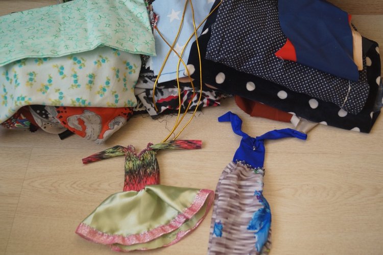 Приехали три посылки, открыла, а их четыре