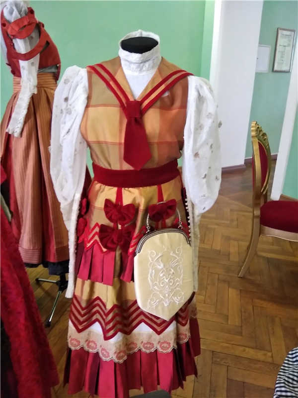 Выставка костюмов к фильму " Матильда", часть 2