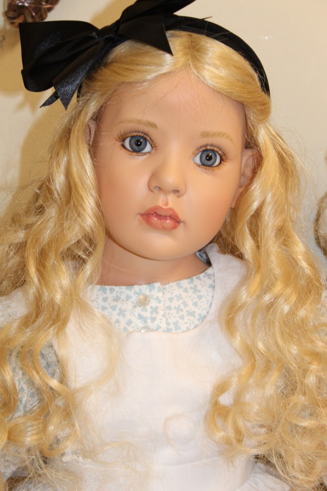 Встреча коллекционеров в магазине. Выбор кукол из новой коллекции Гюнзел. Часть первая - Алиса. ОПРОСНИК