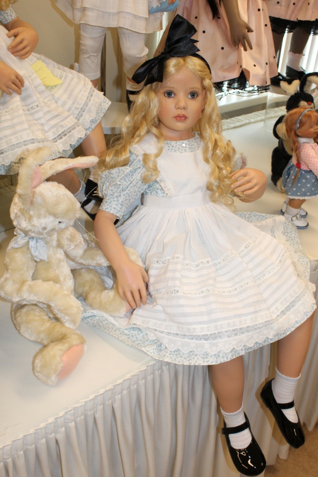 Встреча коллекционеров в магазине. Выбор кукол из новой коллекции Гюнзел. Часть первая - Алиса. ОПРОСНИК