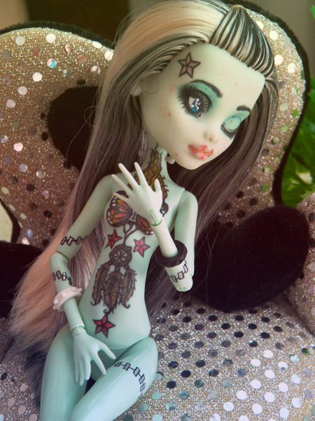 Загадочная мертвая девушка (фото 2)