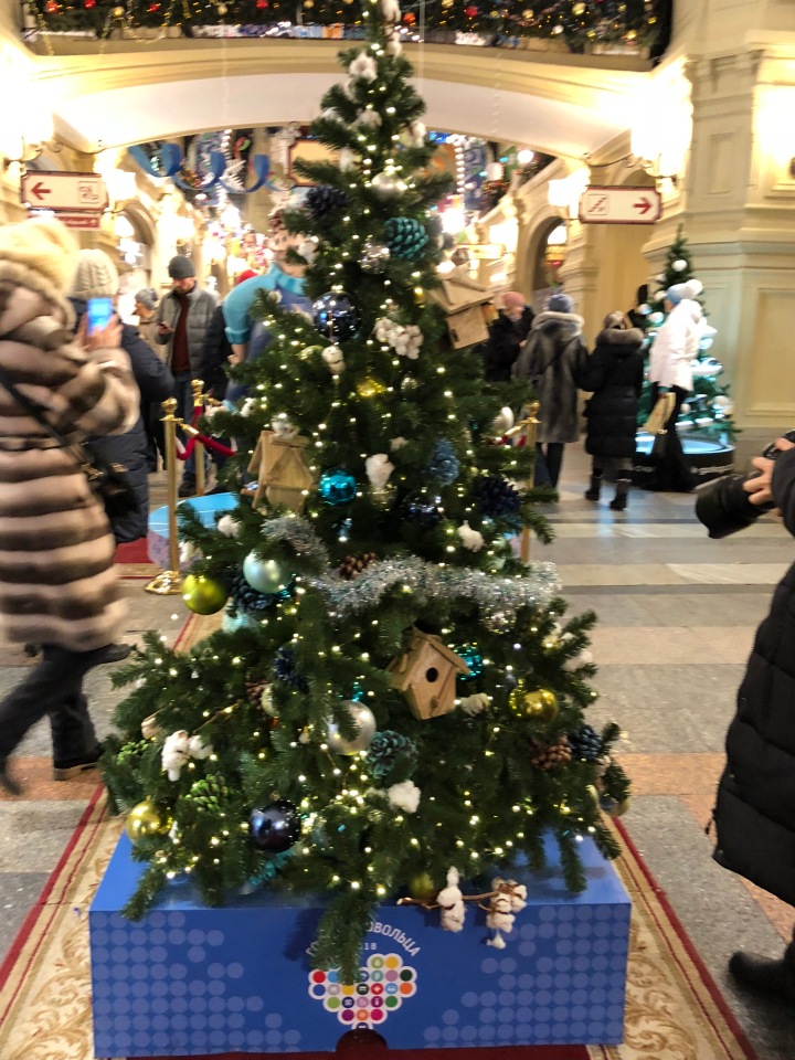 Москва предновогодняя... выставка новогодних елок в ГУМе - очень красиво