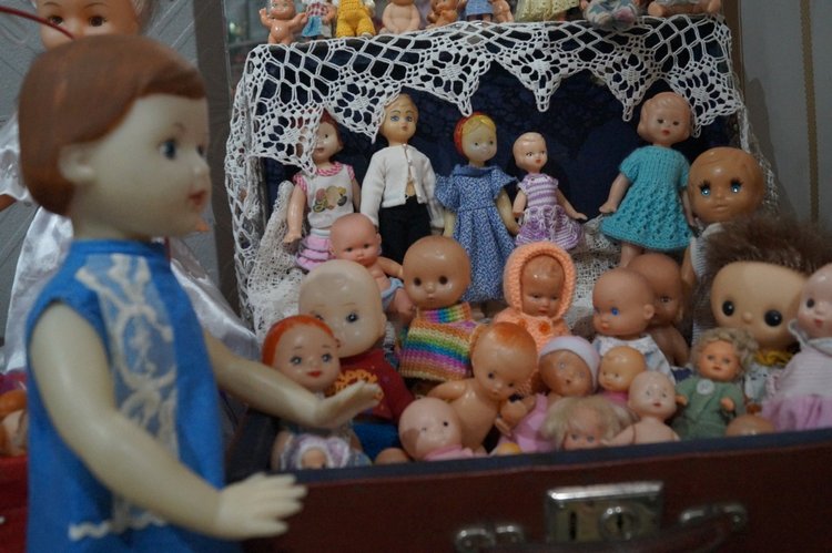 Куклы с разным состояние здоровья долго стояли в очередь у дверей кукольной лечебницы | Бэйбики Куклы с разным состояние здоровья долго стояли в очередь у дверей кукольной лечебницы