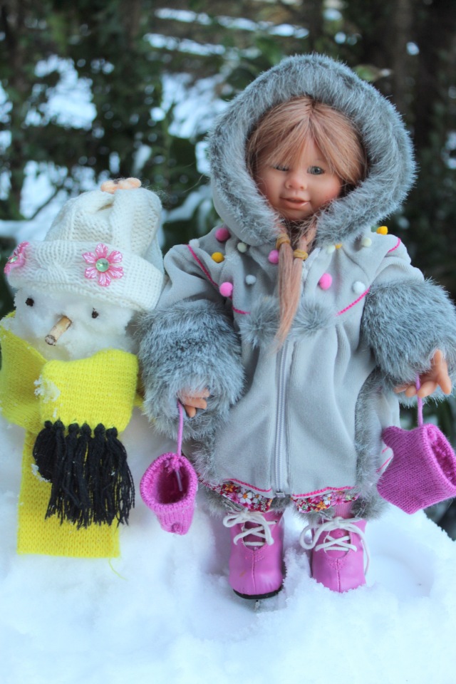 Снежные забавы Кети и Рози. Провожаем зиму