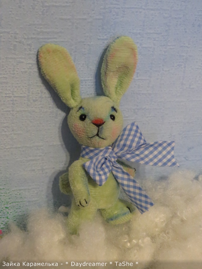 Зайка цвета свежего салата по имени Карамелька (фото 5)