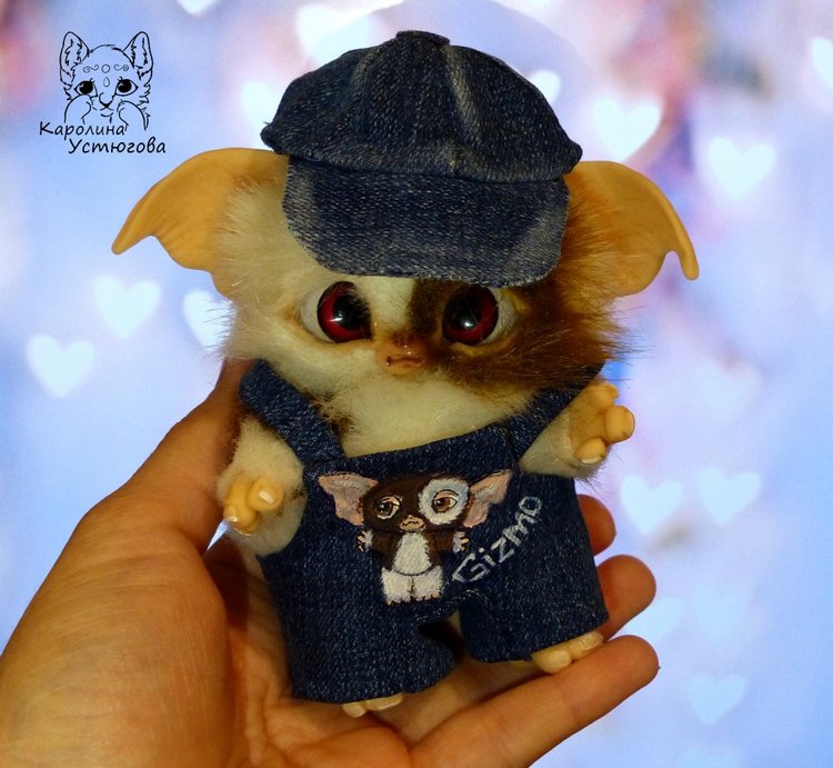 Могвайчик Гизмо в комбинезоне