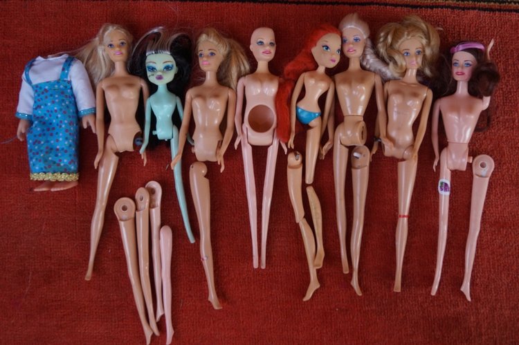 Вторая выписка октября. Машенька здорова. Кукла из лужи стала милашкой. Коровка замычала. Как поставить Лолочку на ножки,