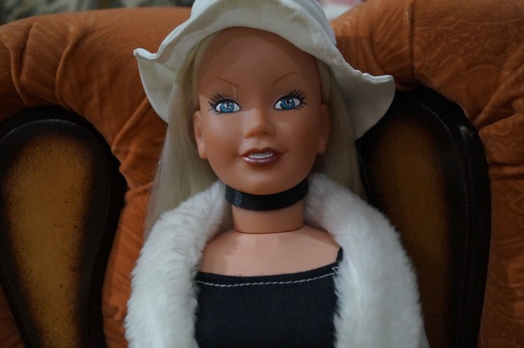 Первая выписка ноября. Починка шейного крепления у Братц, утерянная кисть восстановлена, как привести в порядок фабричную