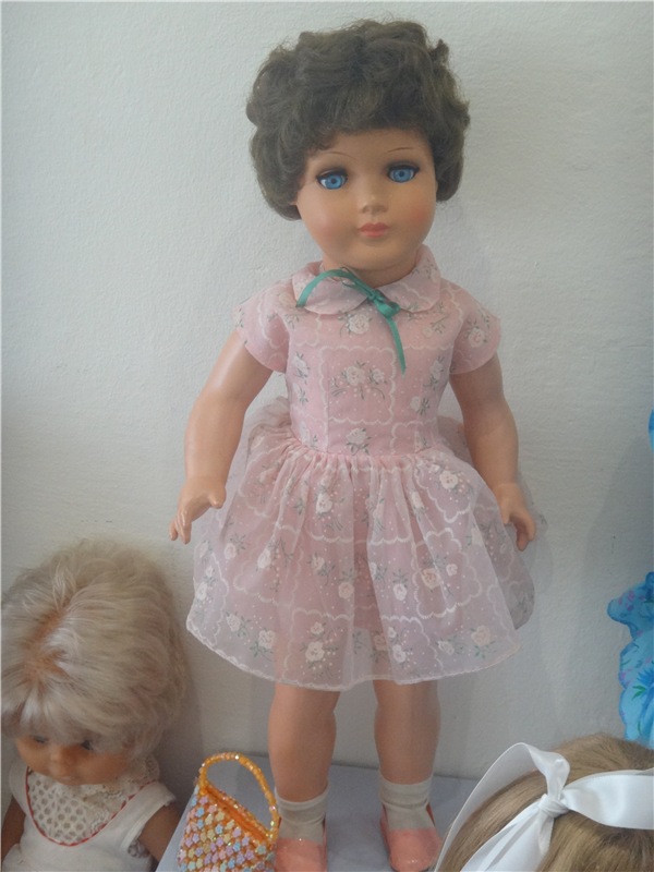 Выставка " Лабиринты кукольной жизни"