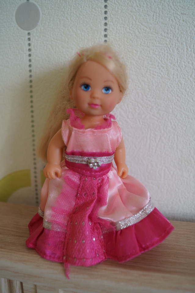 Четвёртая выписка февраля, которой могло не быть. Как заузить отверстие в шее советской куклы, чтобы голова не проваливалась