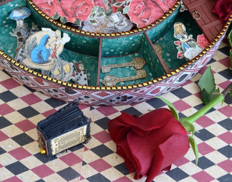 Часы "Моя Алиса" с миниатюрой (фото 9)