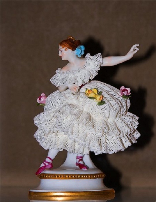 Дрезденские «кружевницы»: В чём секрет фарфоровых статуэток, которые словно одеты в изящные наряды