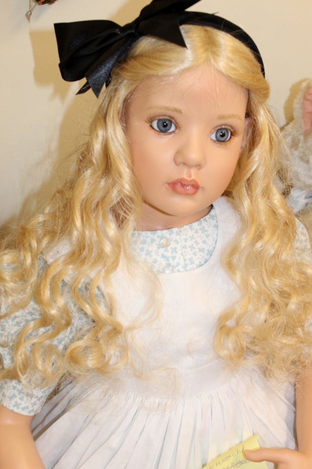 Встреча коллекционеров в магазине. Выбор кукол из новой коллекции Гюнзел. Часть первая - Алиса. ОПРОСНИК