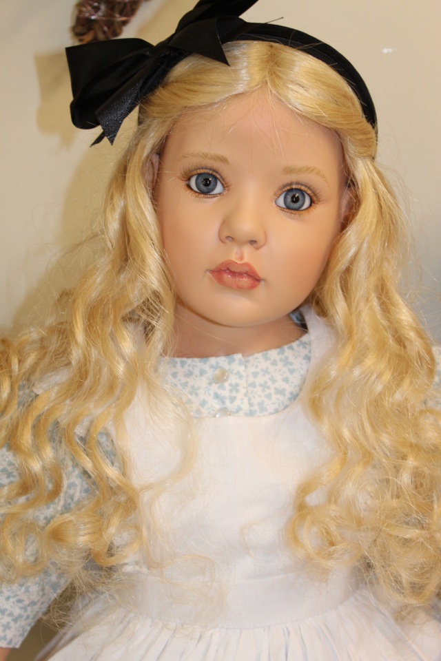 Встреча коллекционеров в магазине. Выбор кукол из новой коллекции Гюнзел. Часть первая - Алиса. ОПРОСНИК