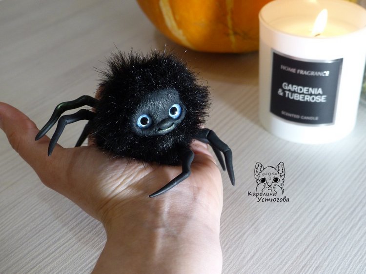 Halloween и маленькие паучки