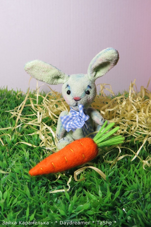 Зайка цвета свежего салата по имени Карамелька