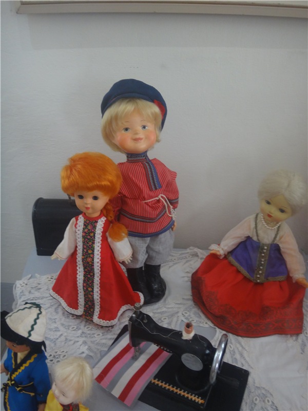 Выставка " Лабиринты кукольной жизни"