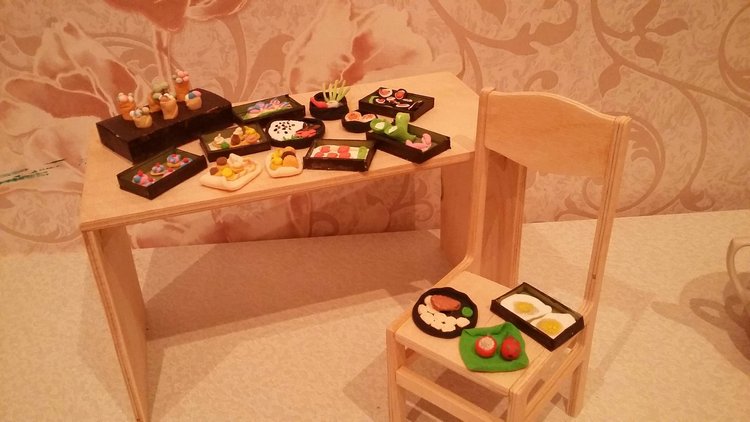 Слепила из того, что было. Кукольная еда из самозастывайки. Бенто