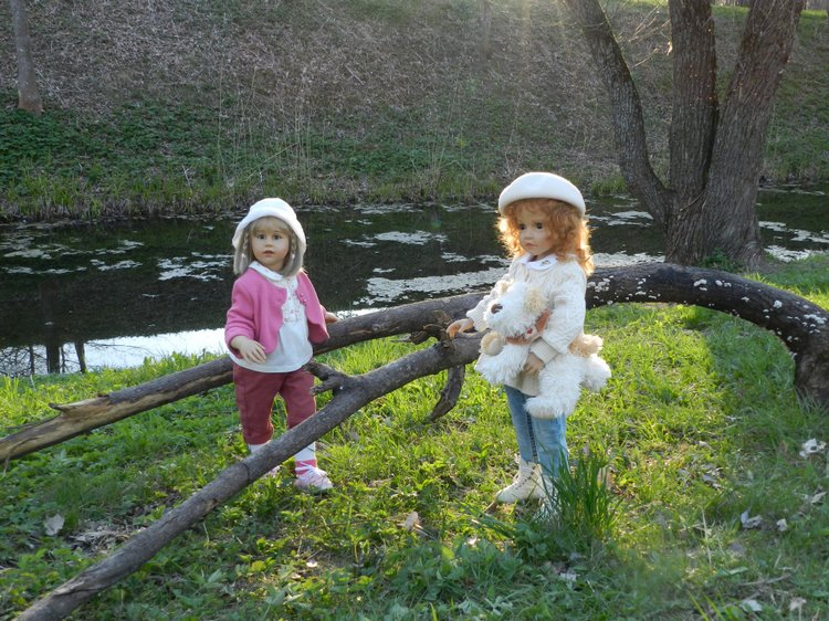 Прогулка подружек тёплым вечерком