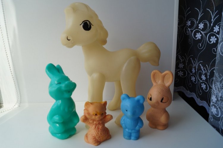 Четвёртая апрельская выписка. Варим покусы ног, варим пластик, красим резиновую голову