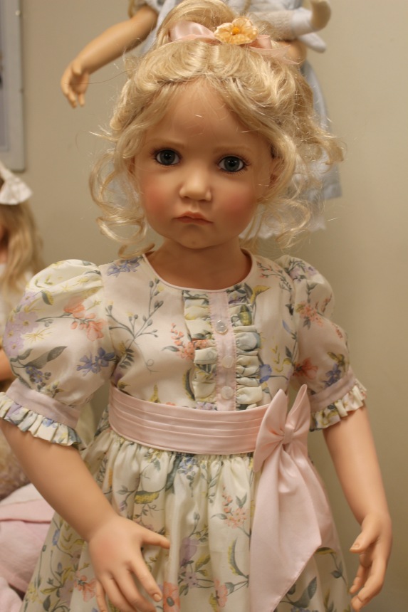 Рождественская встреча в магазине/клубе коллекционных кукол