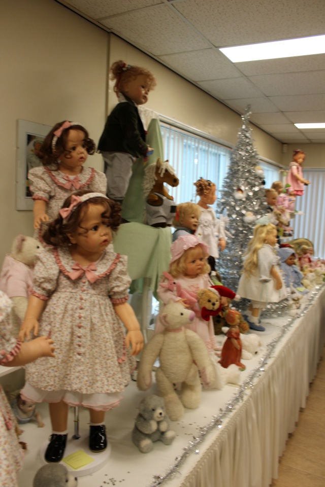 Рождественская встреча в магазине/клубе коллекционных кукол
