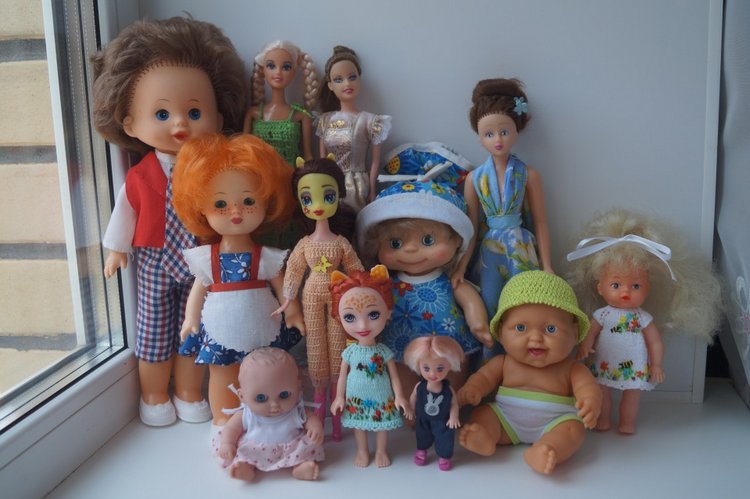 Первая июльская выписка. Две разные поломки шейного крепления - исправляем. Санаторий для кукол. И новые пациенты