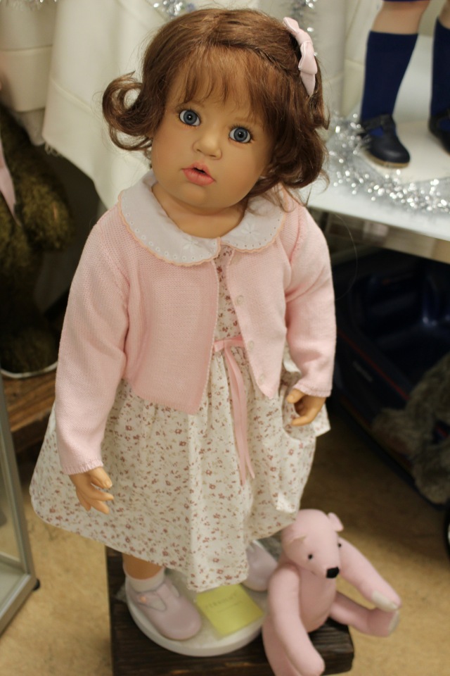 Рождественская встреча в магазине/клубе коллекционных кукол