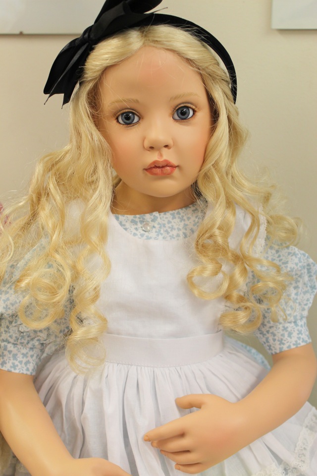 Встреча коллекционеров в магазине. Выбор кукол из новой коллекции Гюнзел. Часть первая - Алиса. ОПРОСНИК