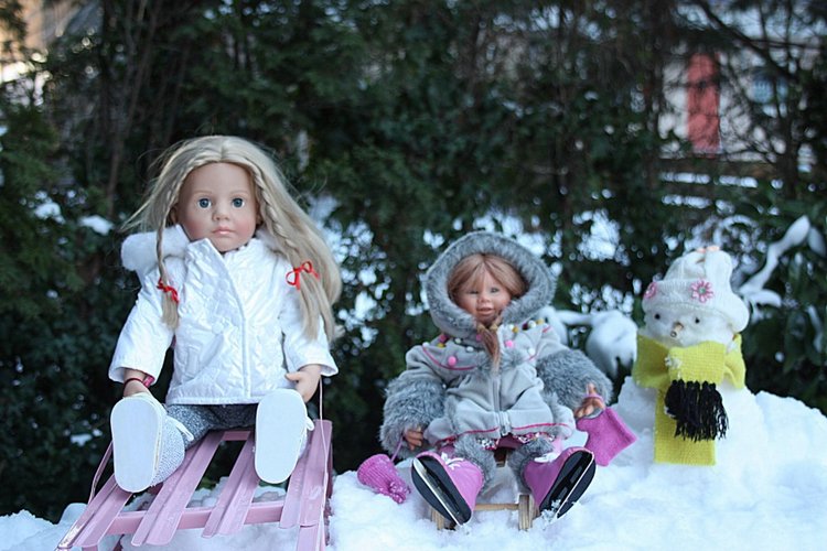 Снежные забавы Кети и Рози. Провожаем зиму