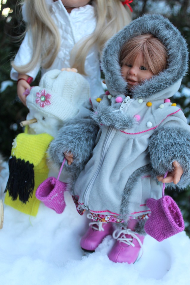 Снежные забавы Кети и Рози. Провожаем зиму