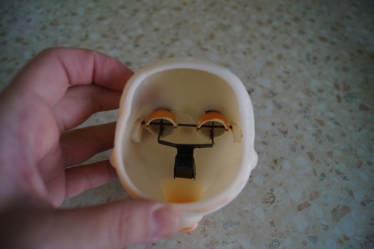 Третья майская выписка. Как вынуть моргучие глазки из головы советских кукол