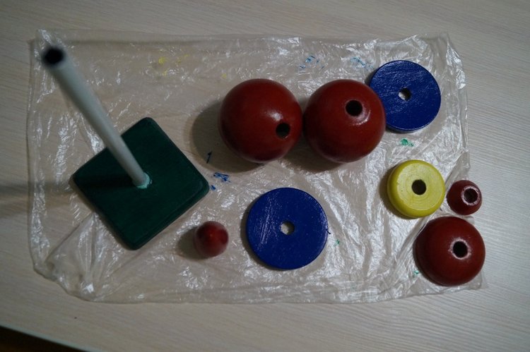 Вторая выписка ноября. Как поставить куклу на ножки, если их нет. Соединяю туловище и голову. У нас и пирамидки лечатся