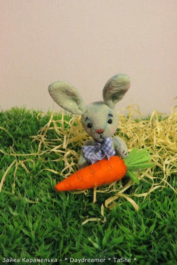 Зайка цвета свежего салата по имени Карамелька