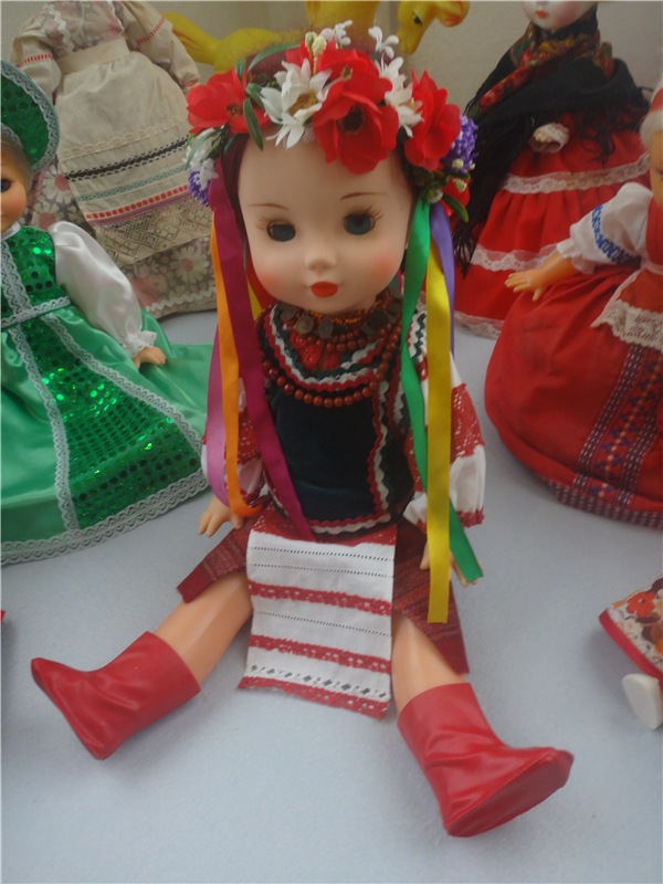 Выставка " Лабиринты кукольной жизни"