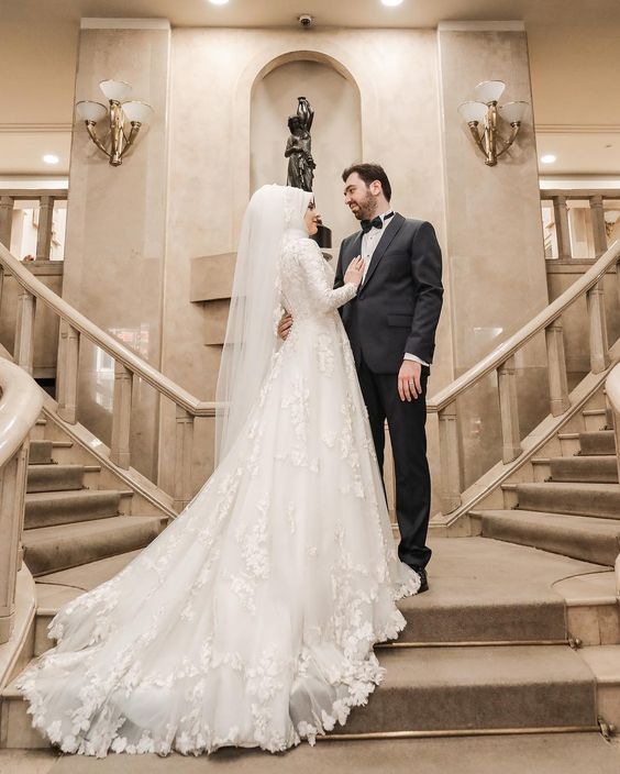 Свадебный хиджаб-прекрасные мусульманки в подвенечных платьях