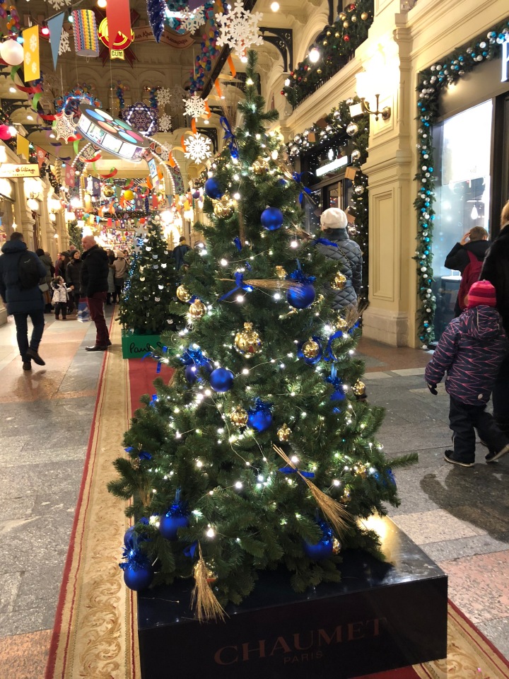Москва предновогодняя... выставка новогодних елок в ГУМе - очень красиво