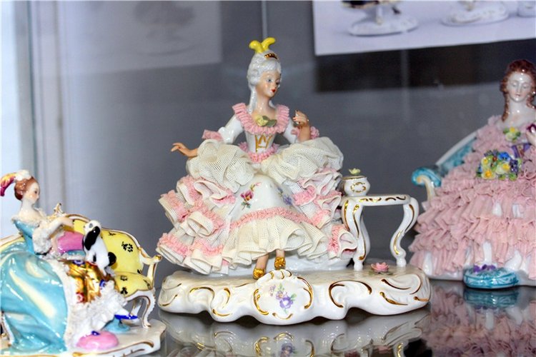 Выставка "Хрупкий мир фарфора", Старицкий краеведческий музей