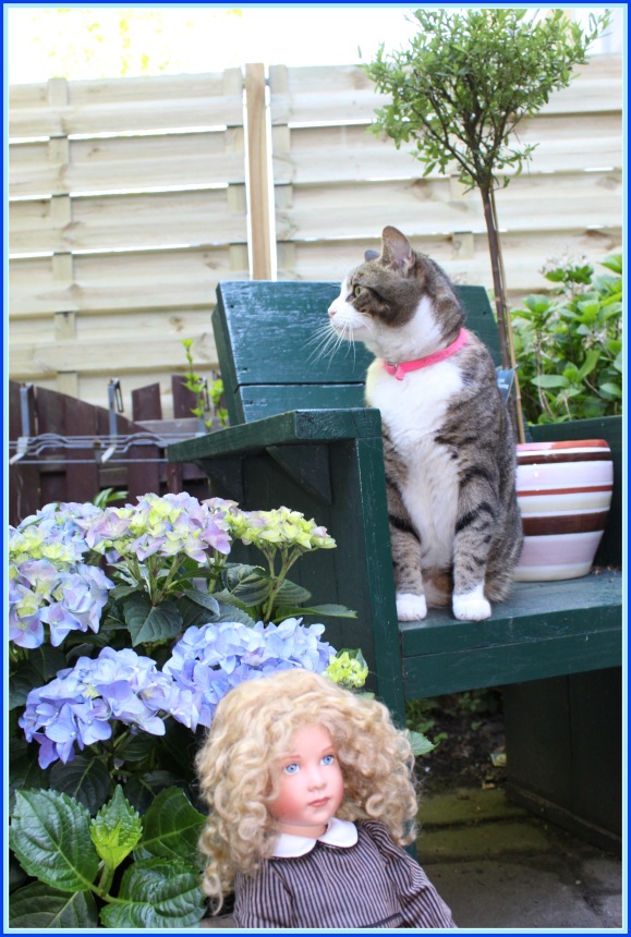 Sonja гуляет в саду. Коллекционная кукла от Helen Kish