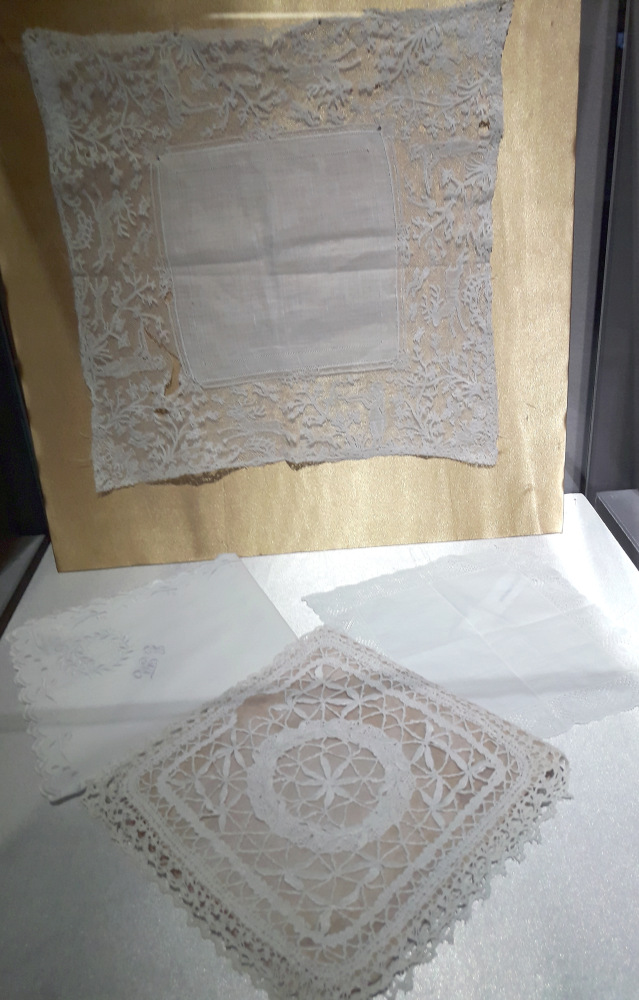 Выставка "Узоры свадьбы кружевной". Зал 1