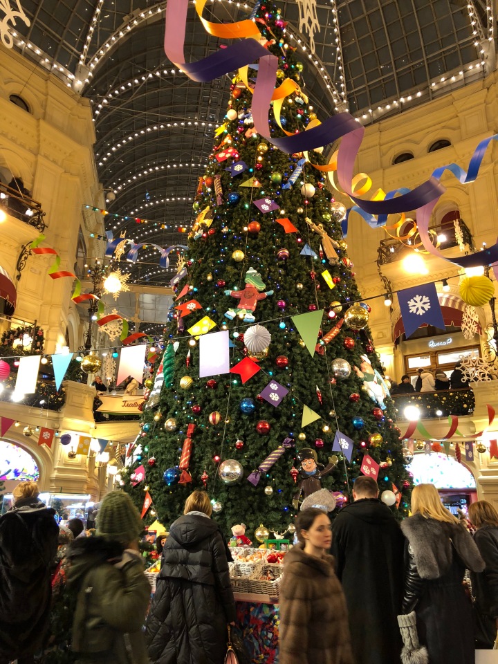 Москва предновогодняя... выставка новогодних елок в ГУМе - очень красиво