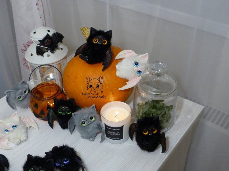 Много летучих мышей... Буууу Halloween