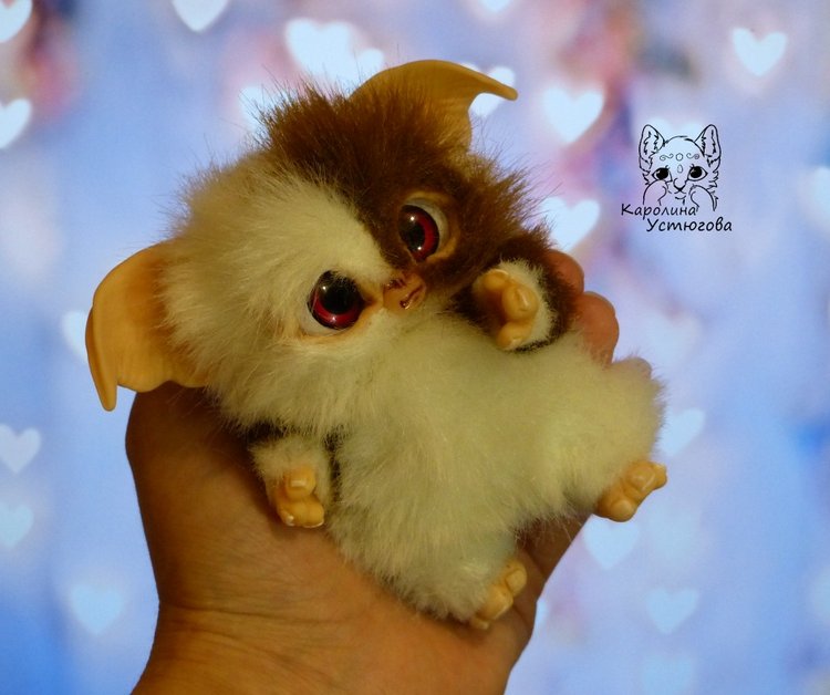 Могвайчик Гизмо в комбинезоне