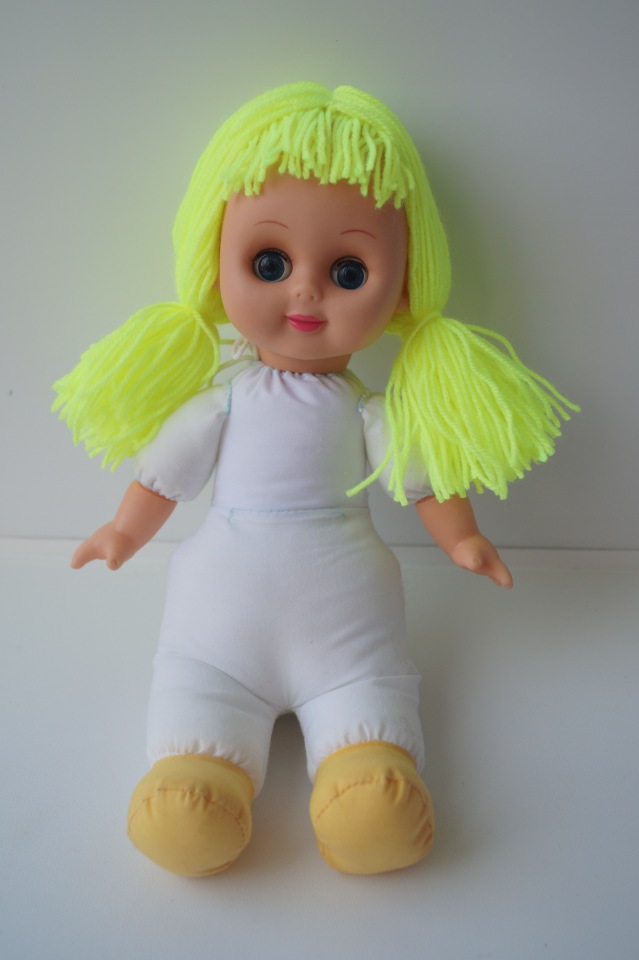 Вторая выписка октября. Машенька здорова. Кукла из лужи стала милашкой. Коровка замычала. Как поставить Лолочку на ножки,